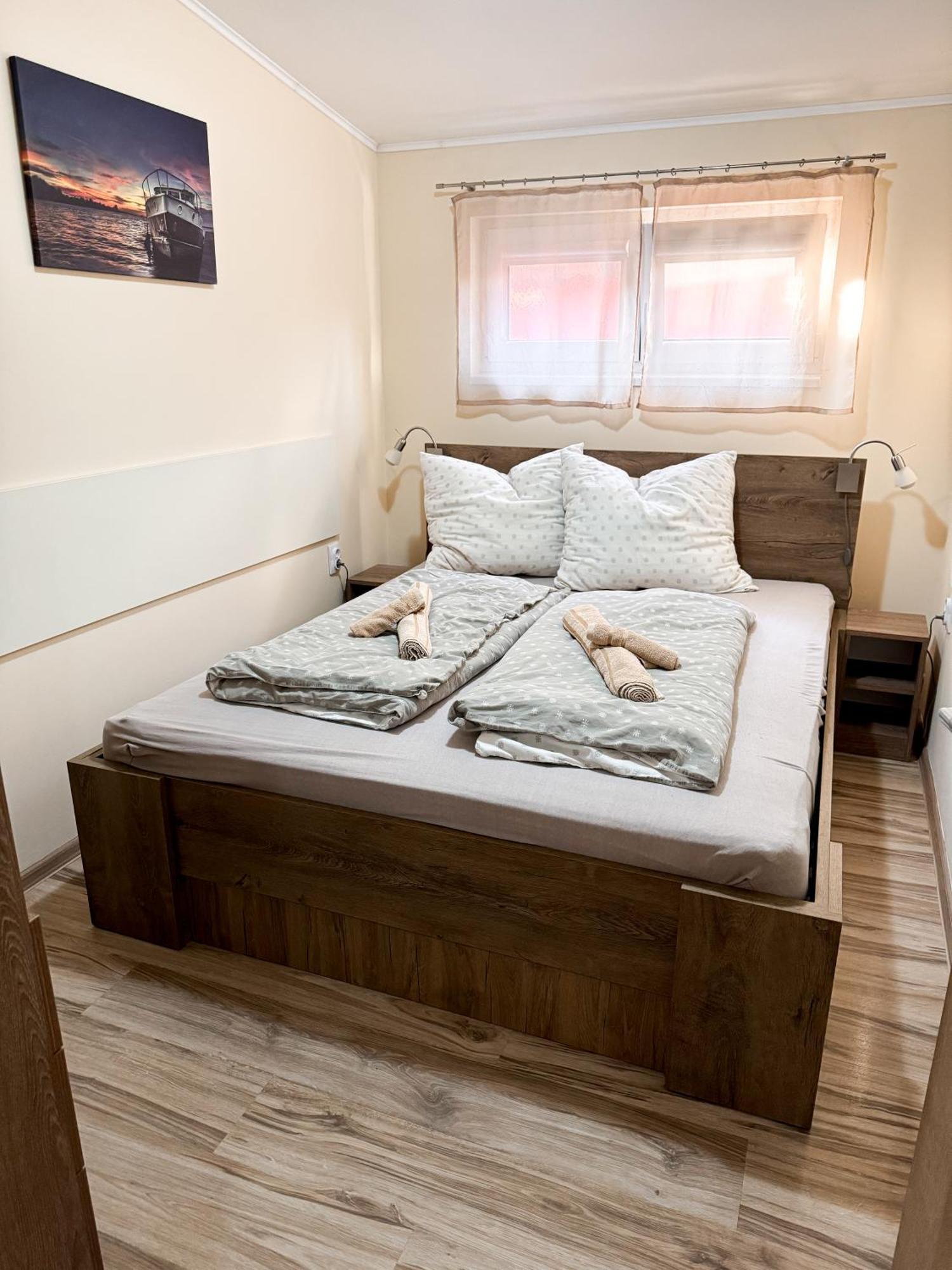 Kk Apartment Topolya Kültér fotó